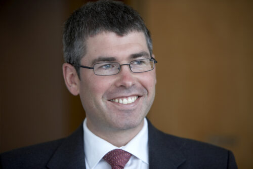 Duurzame energie gaat binnenkort voor neerwaartse in plaats van opwaartse druk op de energieprijzen zorgen, stelt Simon Webber, Lead Portfolio Manager van Schroders.